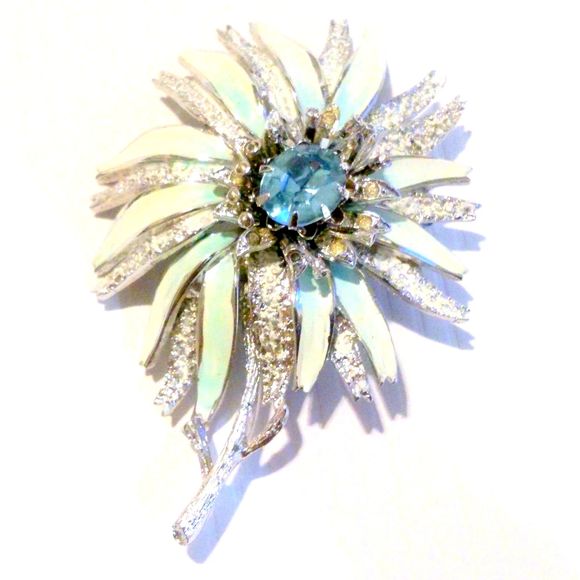 Vintage Francois Signed Silver Tone Icy Blue Enamel and Rhinestone Flower Brooch - Picture 5 of 6